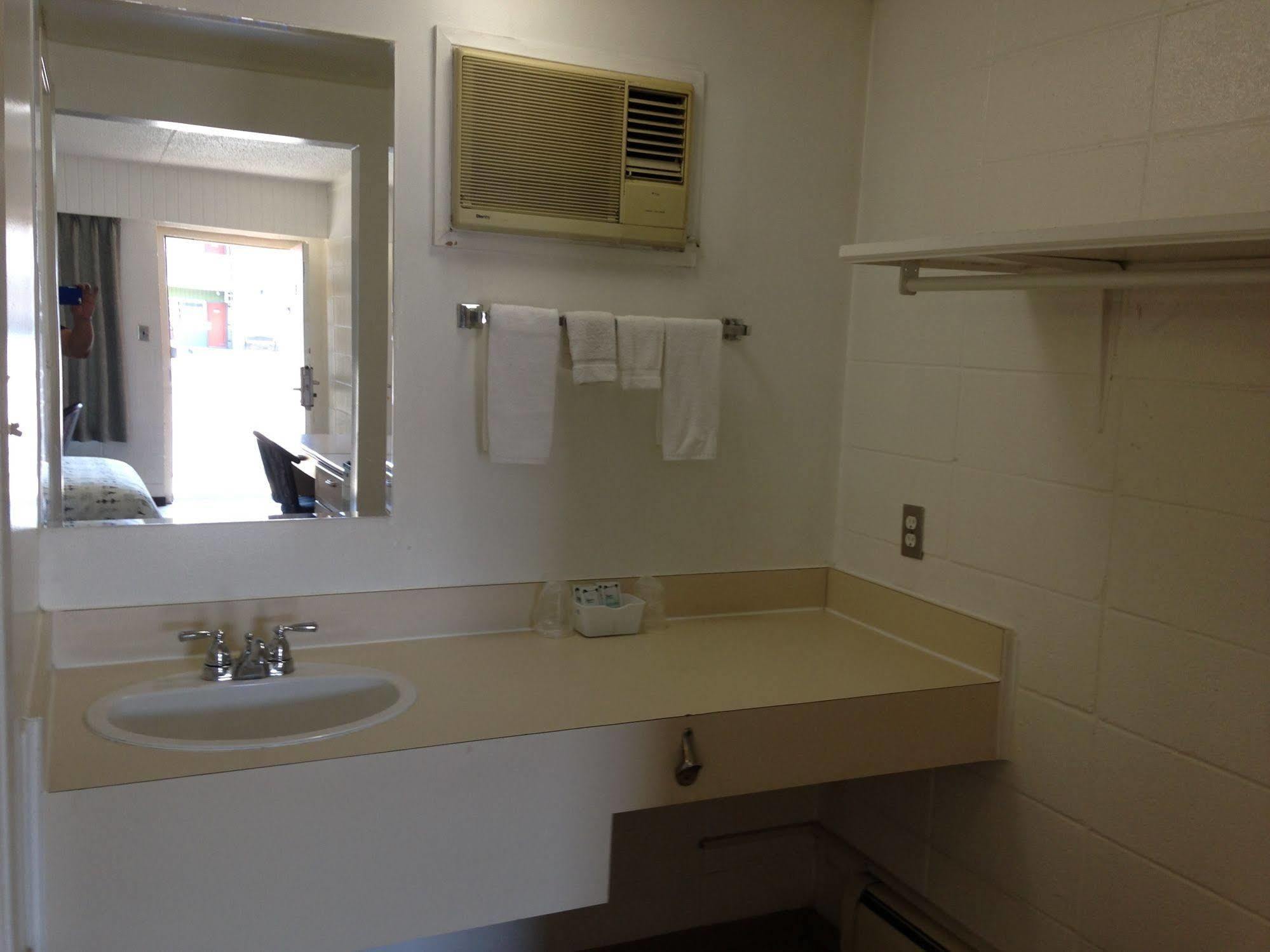 Silver Crest Lodge Grande Prairie Extérieur photo